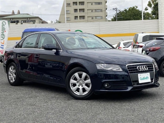 '10 アウディ A４ 1.8 TFSi（ディーラー車） 44千キロ 64.8万円 6/3現在展示中01