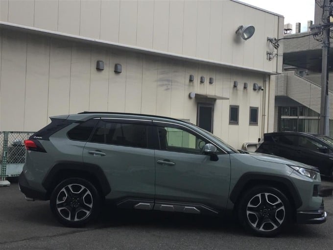 中古車入荷情報　　R02 トヨタ ＲＡＶ４ 　　ガリバー １６号横須賀中央店02