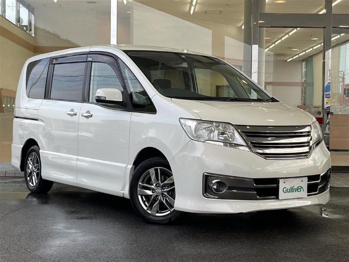 【車両入荷情報】日産の人気ミニバン入荷です！＃セレナ01