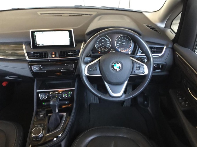  '16 ＢＭＷ ２１８ｉ グランツアラー ラグジュアリー（ディーラー車）33千キロ　174.8万円　6/11現在展示中02