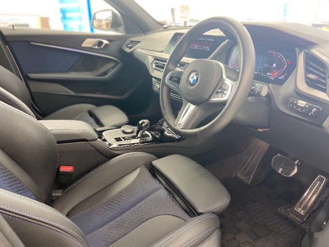 ［入庫車両情報]BMW 118i入庫しております！！！！04