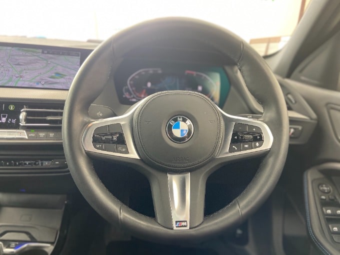 ［入庫車両情報]BMW 118i入庫しております！！！！07