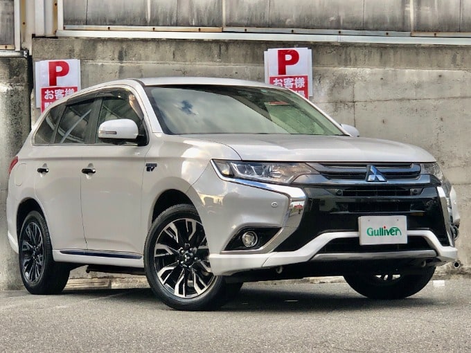 ☆H29年式 アウトランダーPHEV Gナビパッケージ　入荷いたしました☆01