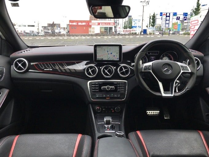 岐阜市　中古車販売　おすすめ車両の紹介！【H26 GLA45 ＡＭＧ ４マチック エディション１ 白】02