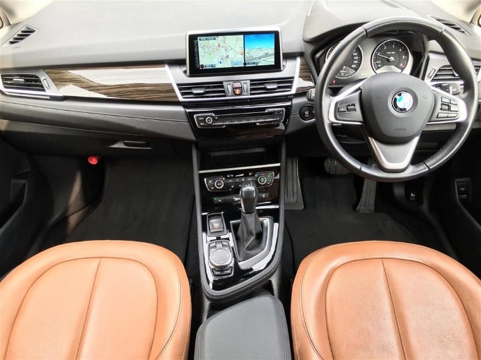 中古車入荷情報！！！　　'15 ＢＭＷ ２１８ｄ アクティブツアラー（ディーラー車）　　　ガリバー港北中央店04