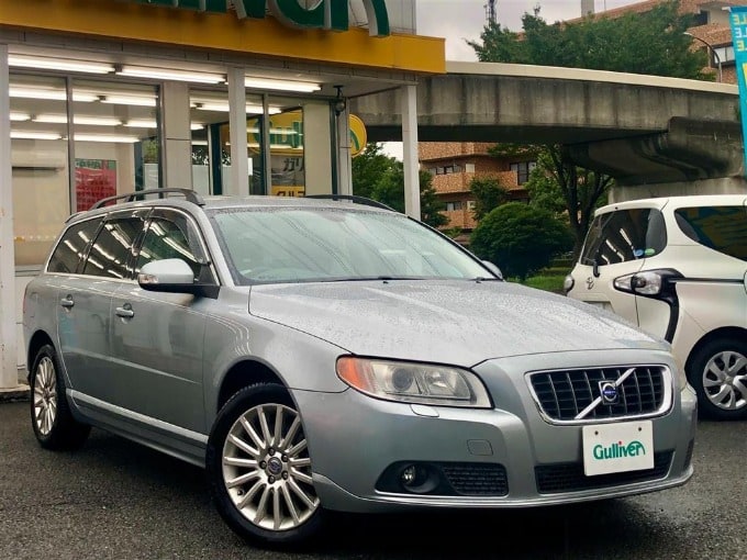 中古車入庫情報！！　 '09 ボルボ Ｖ７０ ２．５Ｔ ＬＥ（ディーラー車）　ガリバー港北中央店01