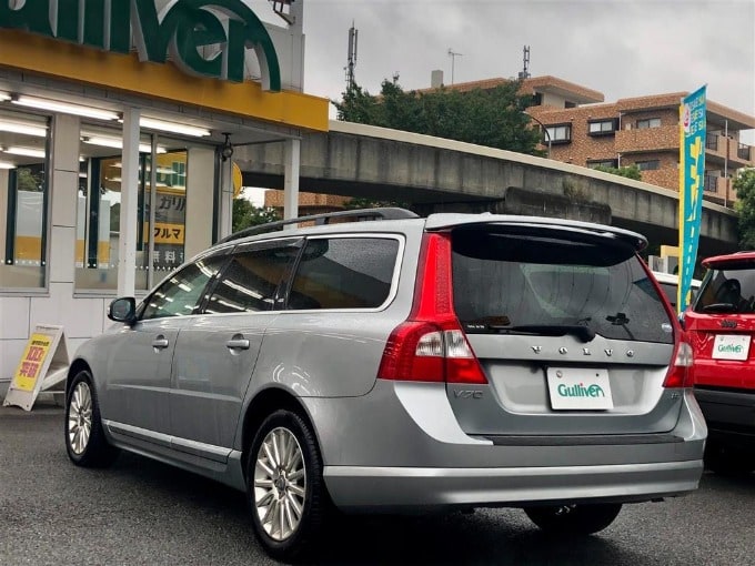 中古車入庫情報！！　 '09 ボルボ Ｖ７０ ２．５Ｔ ＬＥ（ディーラー車）　ガリバー港北中央店02