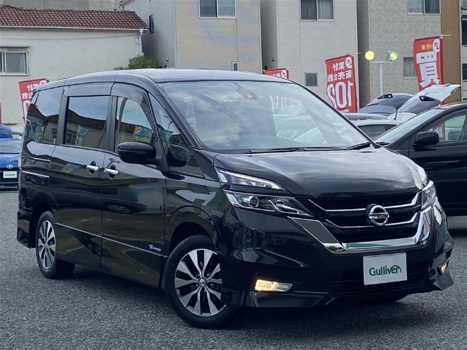 続々、入荷しております！　日産　セレナ　ハイウェイスター01