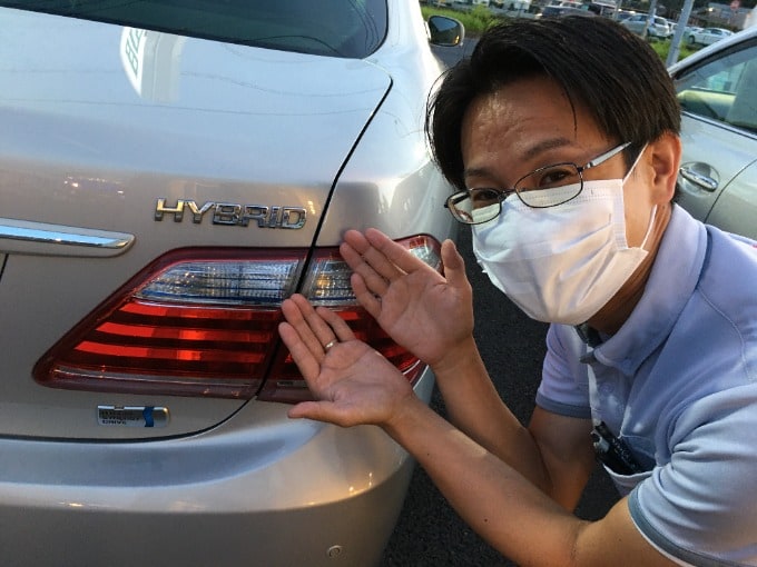 オススメ車両「トヨタ　クラウンHV」と紳士なイケメンスタッフ紹介！！06