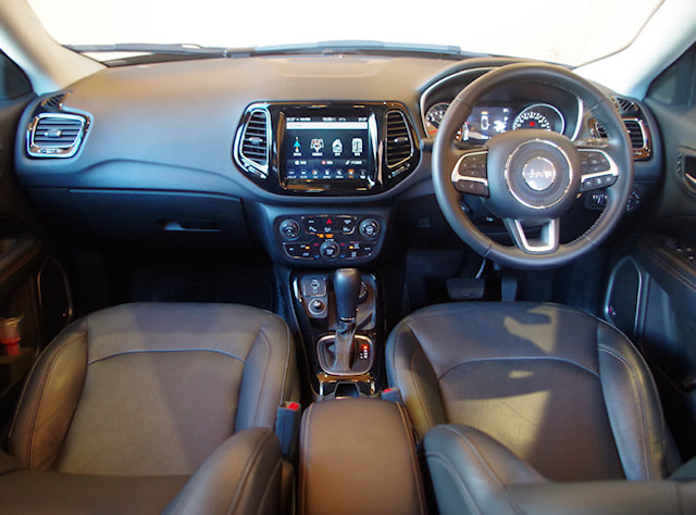 お車のご紹介!!JEEP コンパス02