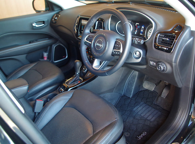 お車のご紹介!!JEEP コンパス03