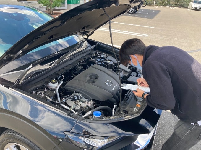 展示場に車が並ぶまで01