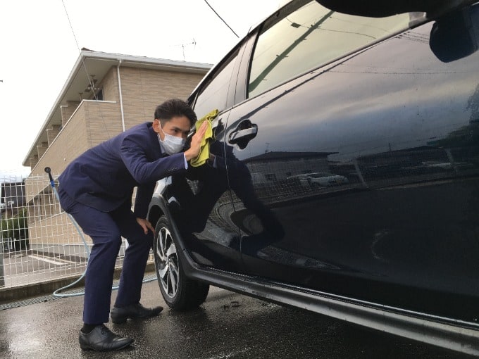 寒さに負けず展示のお車洗車してお待ちしております！！01