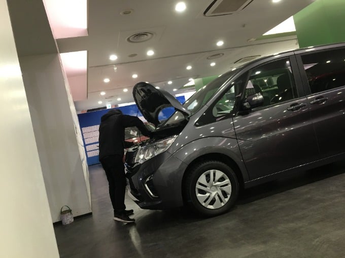 ご納車の準備はスタッフにとっても大事にしているのがわかる風景〜ガリバー清田〜01