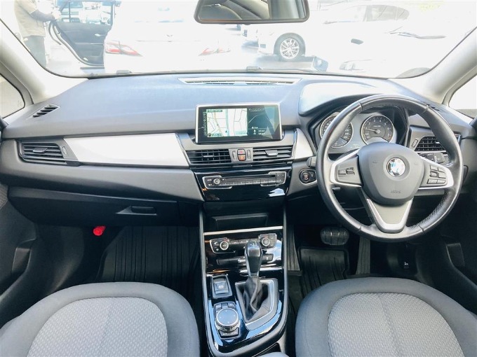 2015年式 BMW 218i グランツアラー 入荷しました！02