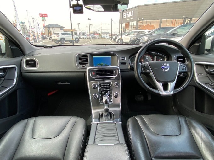 ボルボ　V60　入荷いたしました！02