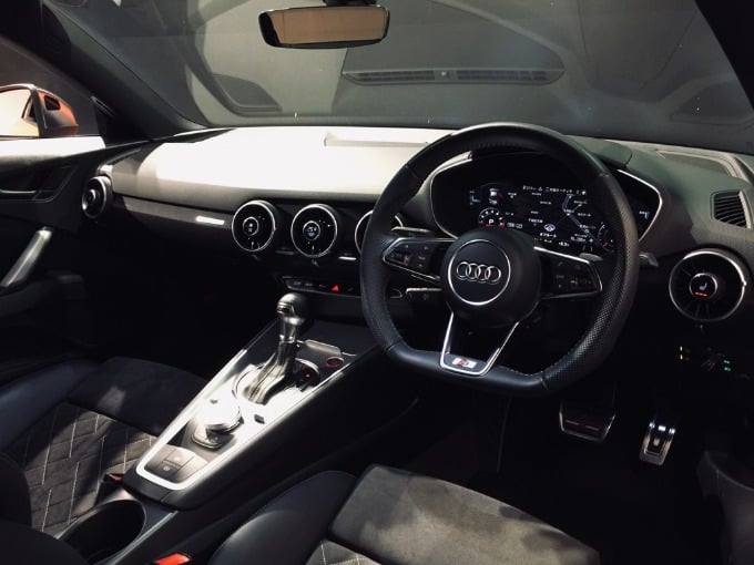 ’１９年  Audi TTSクーペ 2.0入荷致しました！03