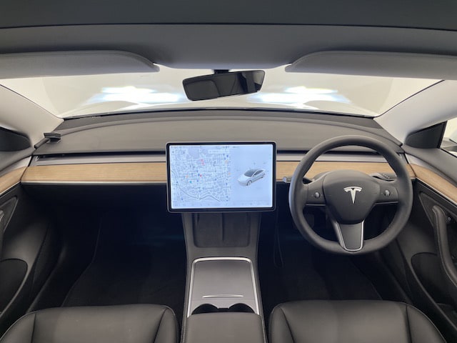 ＴＥＳＬＡ　モデル３　入荷致しました。03