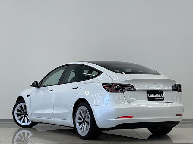 ＴＥＳＬＡ　モデル３　入荷致しました。05