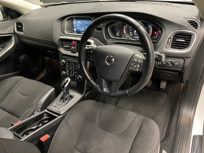 V40クロスカントリー入荷しました02