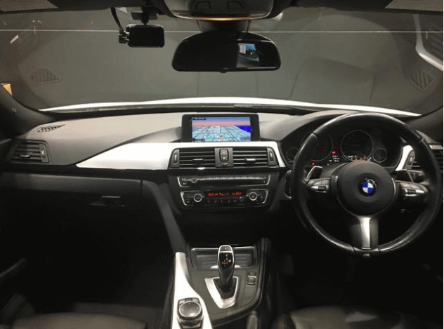 入荷情報♬BMW 320i グランツーリスモ04