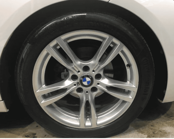 入荷情報♬BMW 320i グランツーリスモ03