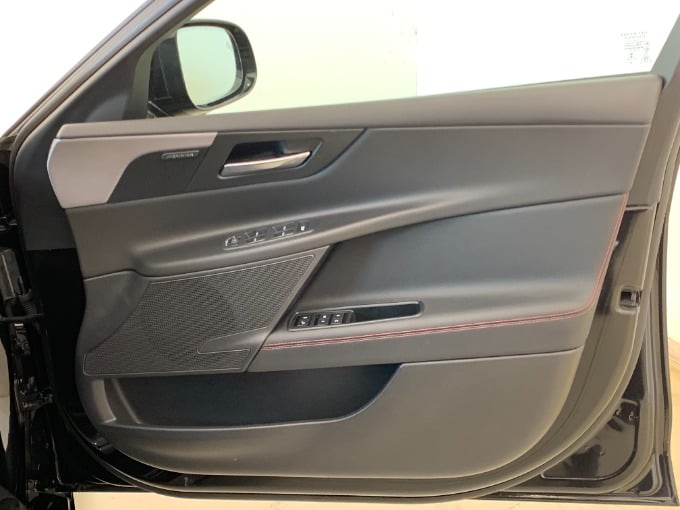 2016年式 Jaguar XE R-SPORT が入荷いたしました！！03