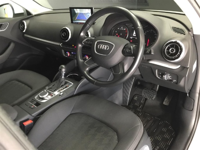 ☆展示車情報☆ アウディ Ａ３ スポーツバック １．４ ＴＦＳＩ02