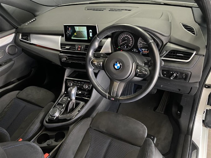 ☆展示車情報☆ＢＭＷ ２１８ｉ アクティブツアラー Ｍスポーツ02