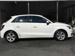 ☆最新入庫情報☆  '15 アウディ Ａ１ ＳＢ 1．０ＴＦＳＩ（ディーラー車）07