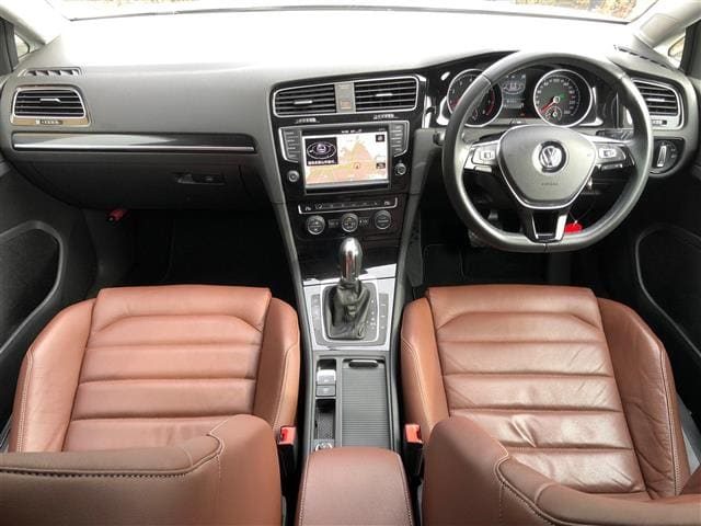 オススメ車両のご案内♪　VWゴルフ入庫しました。03