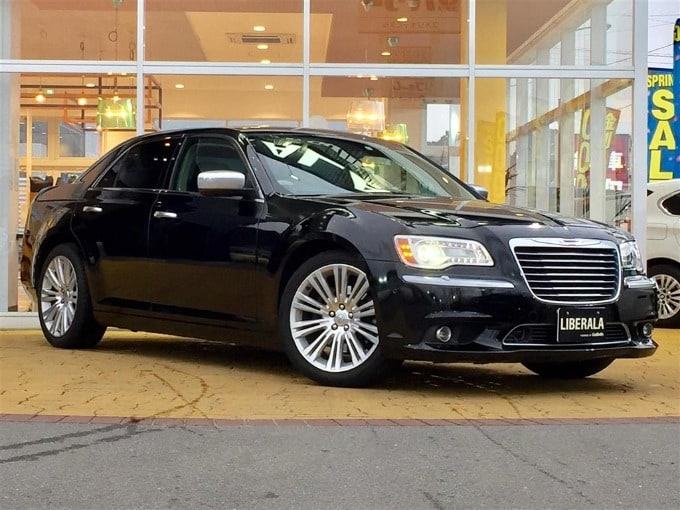 クライスラー ３００ｃ ラグジュアリー ディーラー車 入荷しました 車買取販売ならliberala リベラーラ長崎の中古車新着情報 Lb 中古車のガリバー