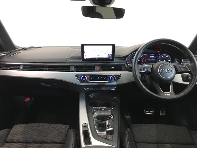 2018年 Audi A4アバント 2.0TFSIスポーツ Sライン入荷致しました。02
