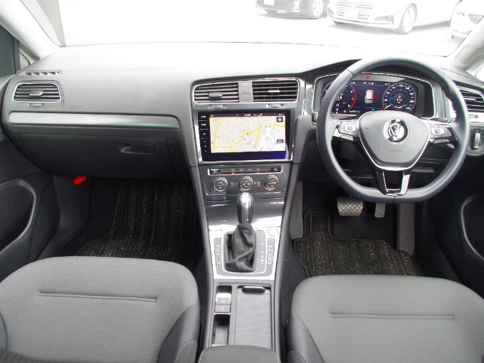 2019年式 VW ゴルフ TSIコンフォートライン マイスター 入荷致しました。02