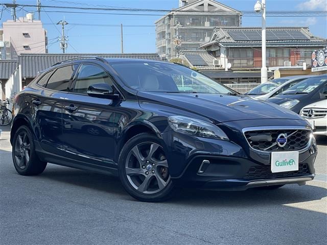 中古車入荷情報！'13 ボルボ Ｖ４０ クロスカントリー Ｔ５ ＡＷＤ（ディーラー車）01