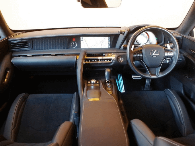 お車のご紹介!!レクサスLC02