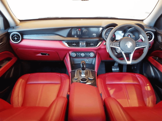 お車のご紹介!!アルファロメオ ステルヴィオ02