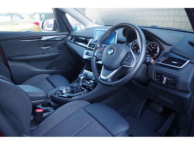 おすすめ車両！BMW 2シリーズアクティブツアラー　218d スポーツ！！02