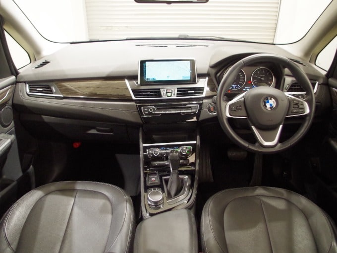 2016年式　BMW218dグランツアラー　ラグジュアリー　　入荷致しました。02