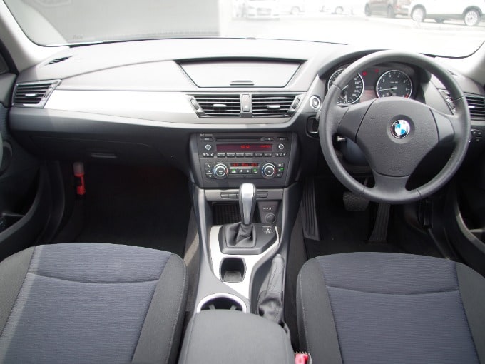 2013年式　BMW X1 Sドライブ18i 入荷致しました。03