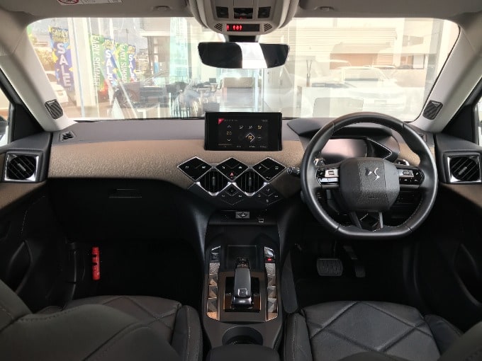 シトロエンDS３・クロスバックグランシックのご紹介です♪03