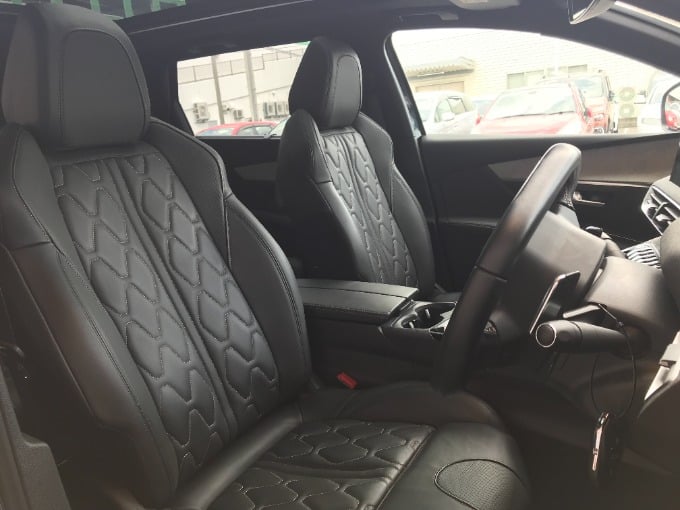 プジョー5008　GTブルーHDIのご紹介です♪03