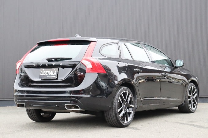 2016年式　ボルボ　V60 ダイナミックエディション　入荷致しました。03