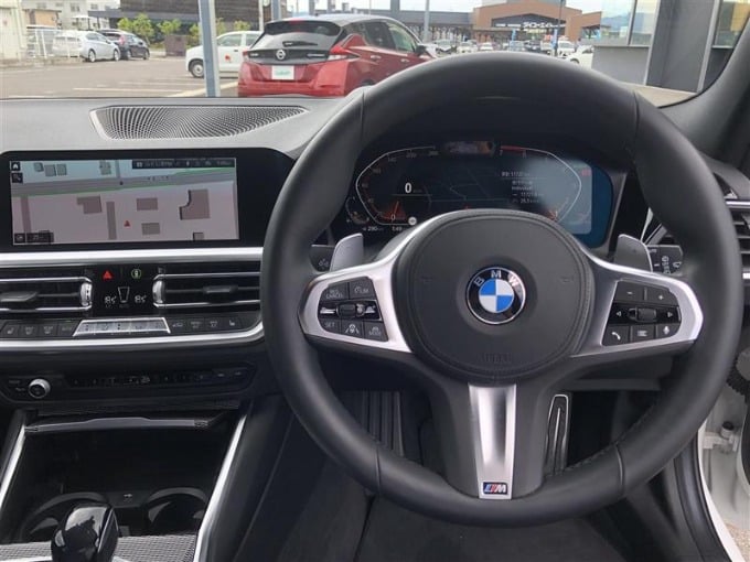 ☆新鮮入荷情報☆R3年式　BMW320i ツーリング　入荷しました！ 03