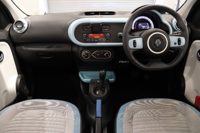 2016年式 ルノー トゥインゴ 入荷いたしました！！ 02