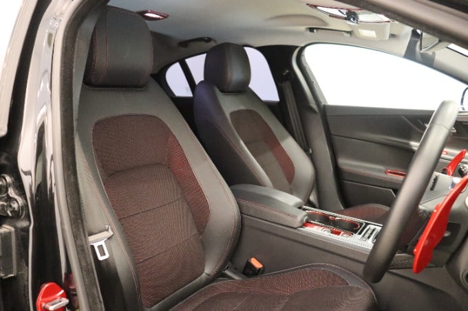 2016年式 ジャガーXE 入荷致しました!!!03