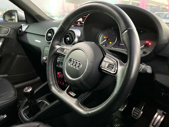 【2015年式 Audi S1】 入荷致しました！！04