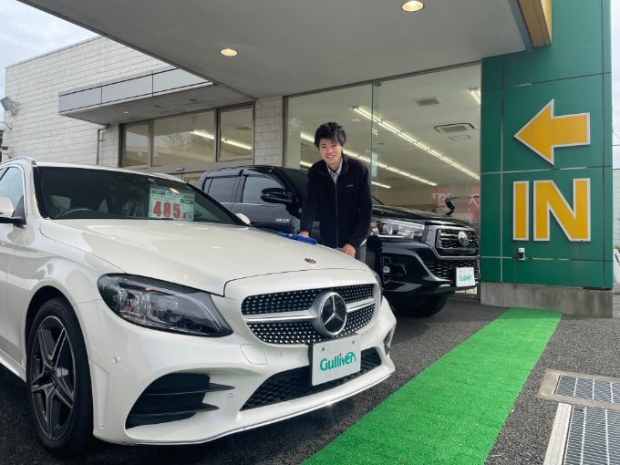 ピカピカの展示車と一緒に皆様のご来店をお待ちしております！01