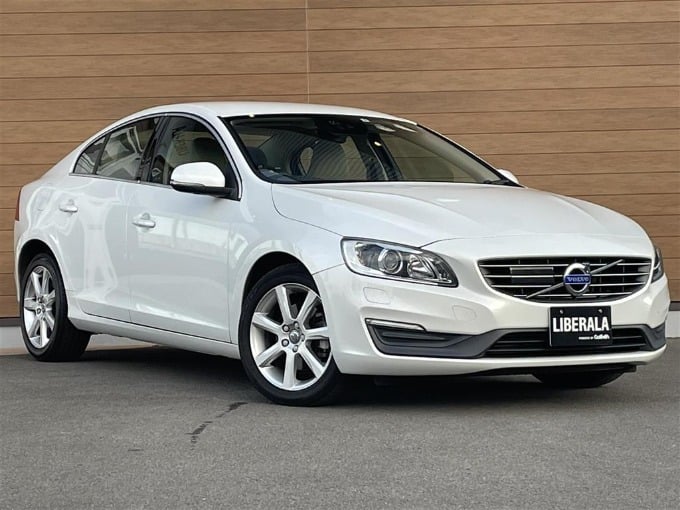 ボルボ Ｓ６０ Ｄ４ ＳＥ（ディーラー車）入荷しました01