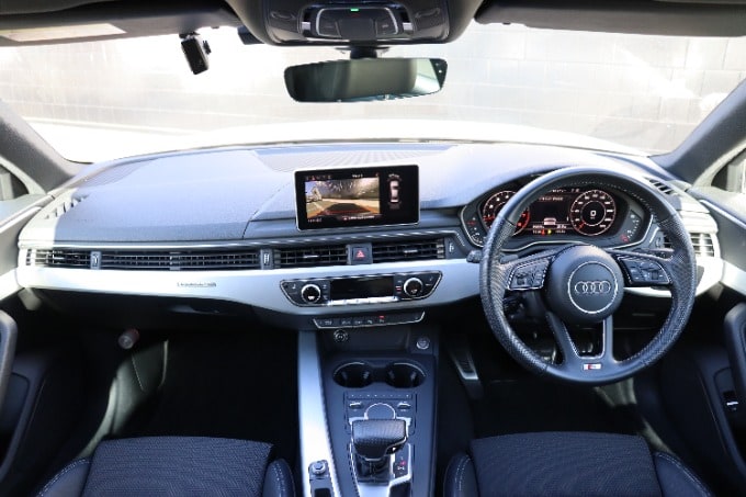 【2017年　Audi A4 2.0TFSIクワトロSラインpkg】入荷いたしました！！02